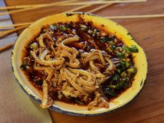 -拈签一笑黄牛肉辣卤串串