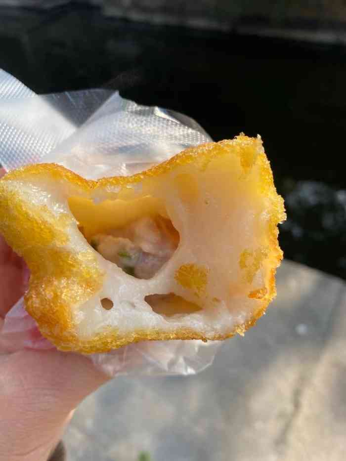 冯记油墩-"黎里古镇的特产主要有两样,一样是辣鸡脚,.