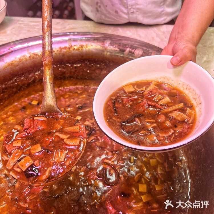吃起来特别爽 牛肉夹馍肉给的实在 再夹个咸鸭蛋