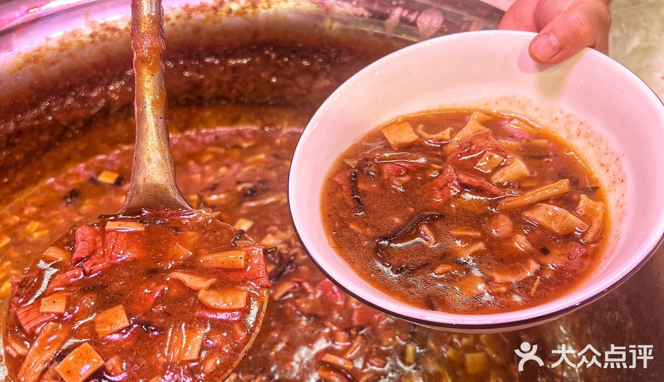 吃起来特别爽 牛肉夹馍肉给的实在 再夹个咸鸭蛋