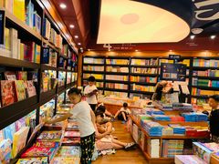 -SISYPHE BOOKS西西弗书店(龙湖滨江天街店)