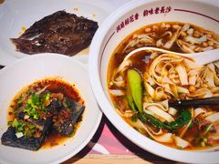老长沙臭豆腐-呷佬·长沙手工米粉(金沙江路店)