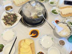 -鲁朗纳麦石锅鸡庄园