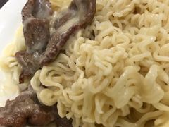 鲜牛肉芝士汁捞公仔面-新记餐厅(香槟大厦店)