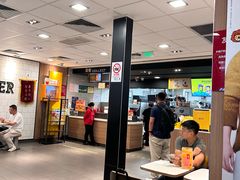 -麦当劳(上海虹桥站30B检票口楼上)