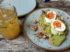 牛油果煮蛋吐司-RAC BAR(安福路店)