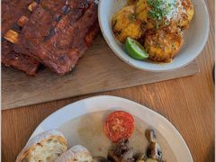 -ROAST coffee & eatery