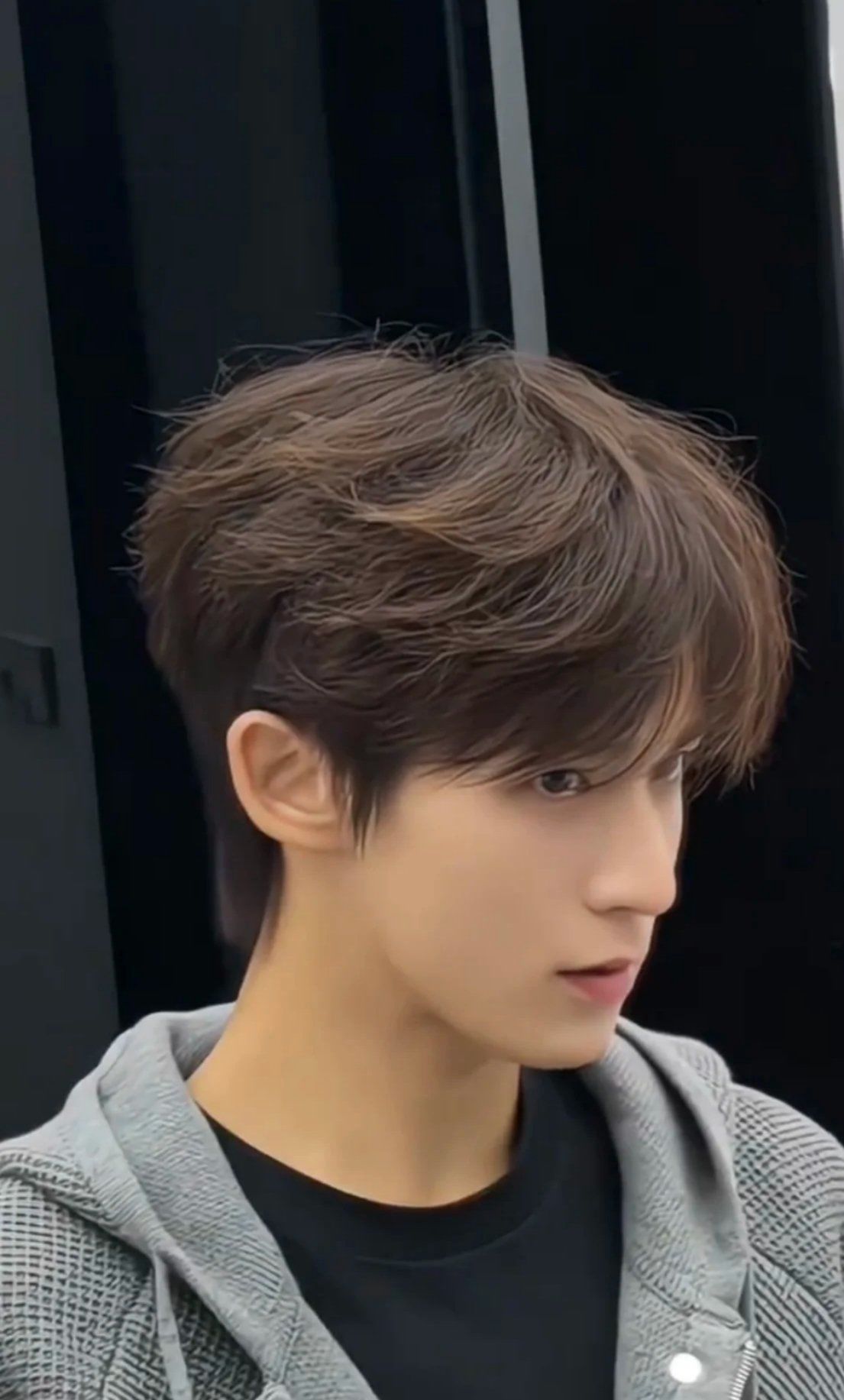 中长发型的帅气担当 微分碎盖