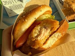麦麦咔滋脆鸡腿堡-麦当劳(新王府井店)
