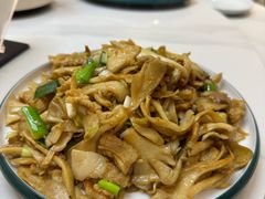 肉炒栗树蘑菇-何适山庄 ·可团建(水长城P2停车场店)