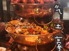 -沪小二炭火蛙锅(淮海中路美食不夜城店)
