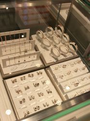 -潮宏基(大商新玛特店)