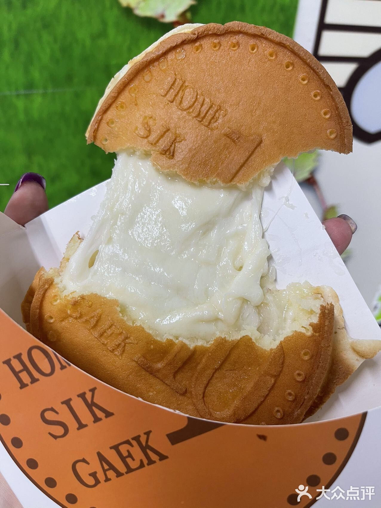 芝士多到爆️趁热拉丝太过瘾 奶黄金币面包