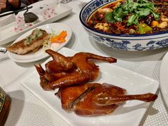 玻璃脆皮乳鸽皇-新雅粤菜馆(南京东路店)