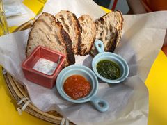 三种酱配酸面包-Mesa Madre梅萨妈妈·Bintana(国贸店)