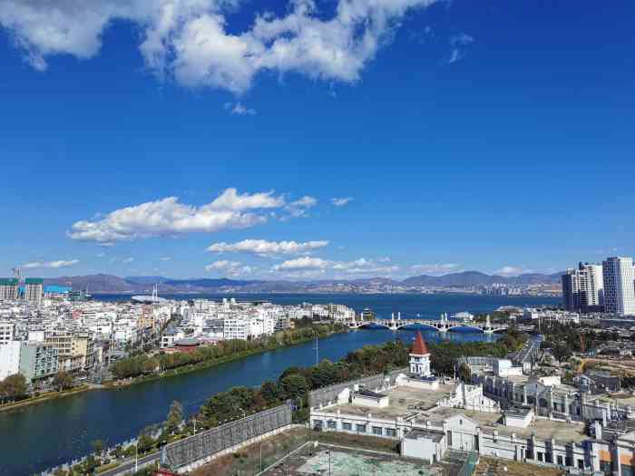 大理海湾国际酒店-"交通非常方便,打的或做公交车都可以直接到.