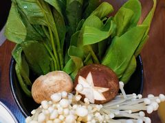 -虾弄弄海派小龙虾·牛羊蝎子火锅