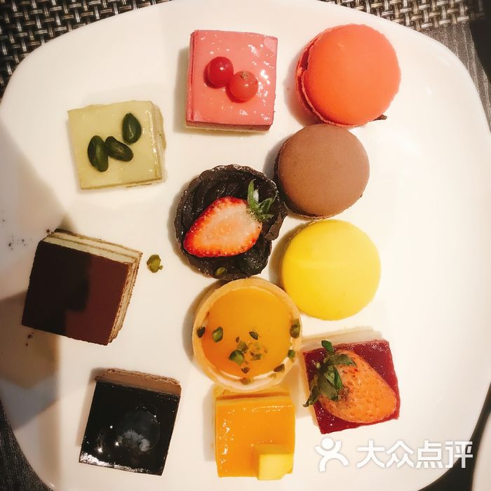 青岛证大喜玛拉雅酒店z1西餐厅进口冰淇淋图片-北京自助餐-大众点评网