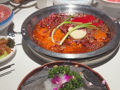 -茅草房·河畔园林火锅