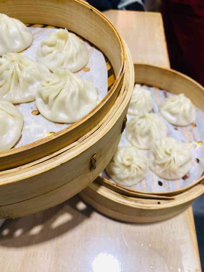 弄堂小笼包(天津东丽万达店)-"首先说一下整体店面,挺小的一家店,用餐