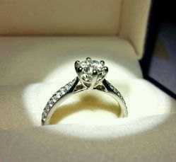 -威德钻石-克拉钻大本营(南京东路店)