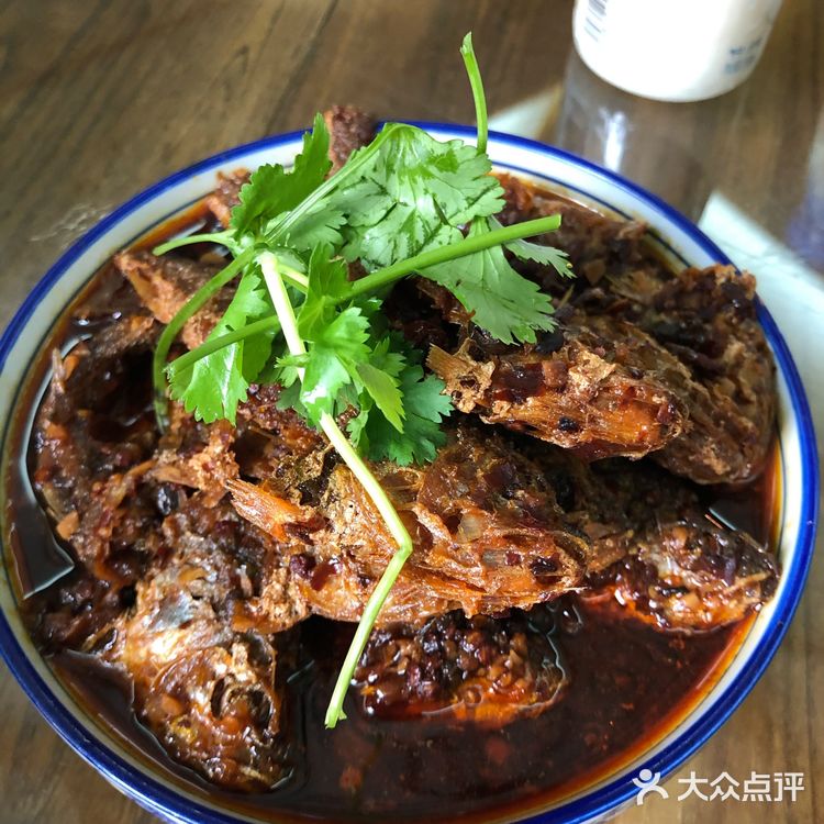 朋友在安亭添新居，大伙来此看房，到饭点了便来此就餐
