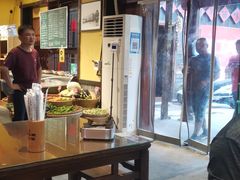 -富正毅三下锅·湘西韵味(天门山索道店)