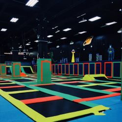 -蹦贝运动中心·蹦床·攀岩·闯关(龙岗店)