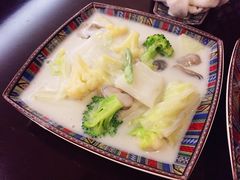 -华凌牛庄西餐厅(乌鲁木齐华凌美爵大饭店)