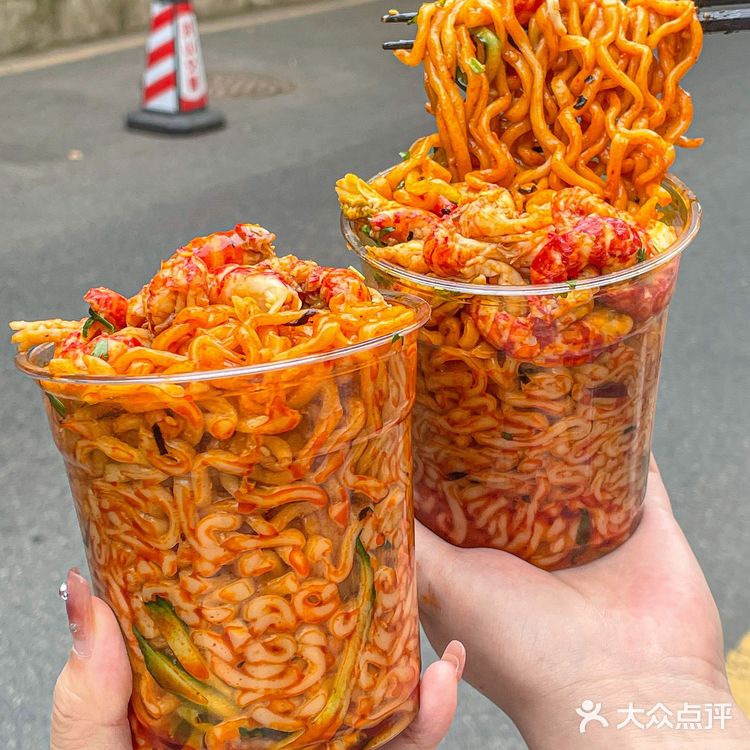 喜欢武汉这座城市的理由[流泪]龙虾杯面算一条吧 	