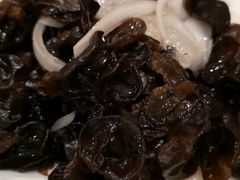 洋葱拌木耳-清真吴记门钉肉饼·喜多利