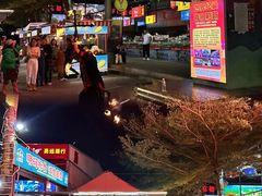 -三亚火车头万人海鲜广场