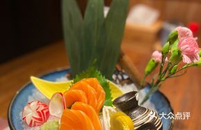 Crown Salmon Sashimi