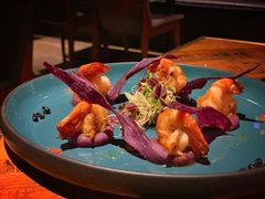 煎虾配紫薯泥薯片及姜味柠檬汁-AZUL by FUEL蓝色·法式酒馆(琶醍店)