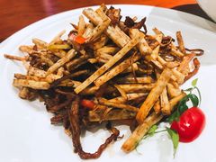-姜君·千岛湖鱼头馆(浦东大道店)