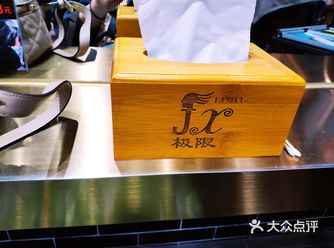 确实不痛。一楼是美发的，二楼三楼是美容部，店里环境不错