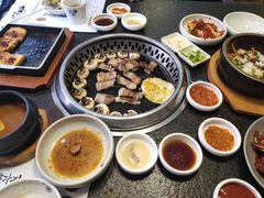 -草家酱蟹炭火烤肉店(珲春南路一店)