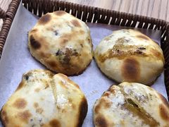梅干菜鲜肉小烤饼-爬山街·衢州烤饼小卖铺(高新万达店)