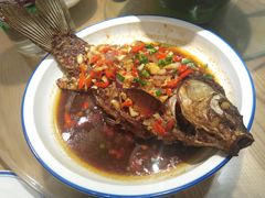 香煎鲫鱼-费大厨辣椒炒肉(万家丽一店)