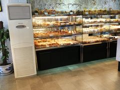 面包甜点陈列柜-可颂坊(凉城店)