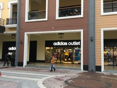 -王府井奥莱临潼小镇(临潼店)