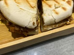 腊汁肉夹膜-大嘻咹biangbiang面(历史博物馆店)