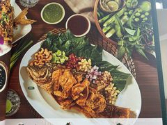 -Chom Cafe and Restaurant