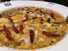 老坛酸菜鲈鱼-渔语鱼新川菜Bistro(万象天地店)