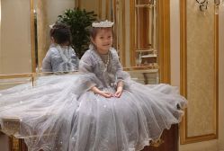 -月月婚纱礼服仓储店(王府井店)