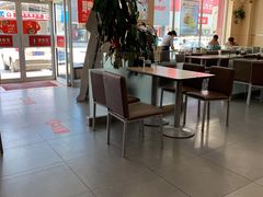 大堂-李先生牛肉面大王(营口大润发店)