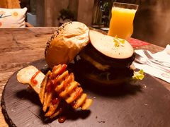 -HIGH FIVE哈福手工汉堡(桂林路店)