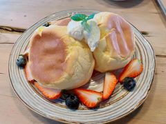 莓果奶油芝士舒芙蕾松饼-UPPER KITCHEN(延安路店)