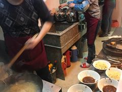 -松树干拌面店