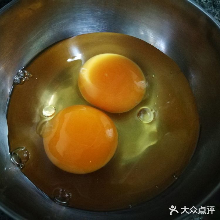 芦笋炒蛋，清爽可口好味道。